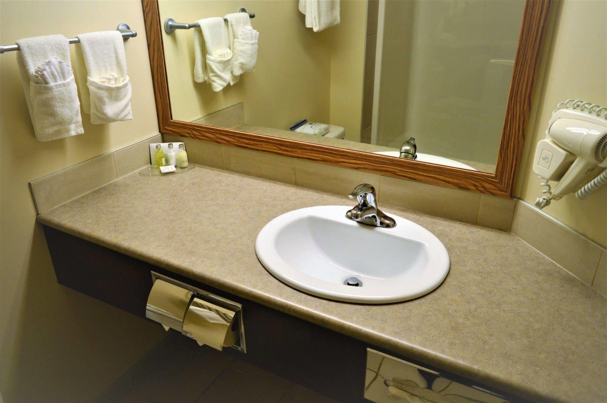Sigma Inn & Suites Hudson'S Hope Hudson Hope Dış mekan fotoğraf